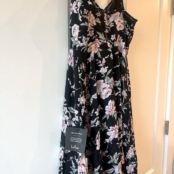 NEW with tags! Lulus Women’s S spaghetti strap halter dress with slit - Picture 3 of 5